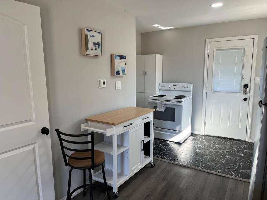Quaint 1 Bd Close To Downtown Хюстън Екстериор снимка